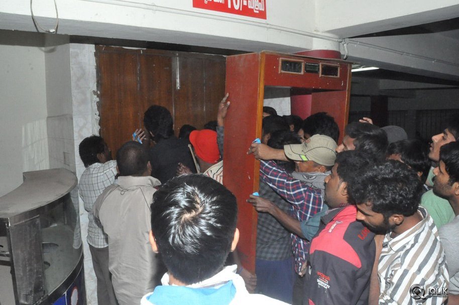 Gopala-Gopala-Benefit-Show-at-Shiva-Parvathi